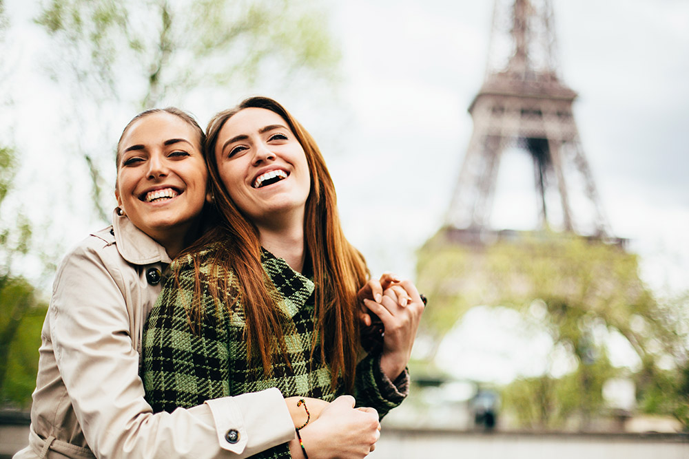 couple enjoying Paris